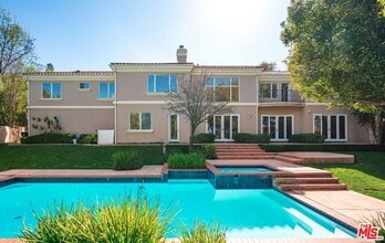 11221 Briarcliff Ln in Los Angeles, CA - Building Photo - Building Photo