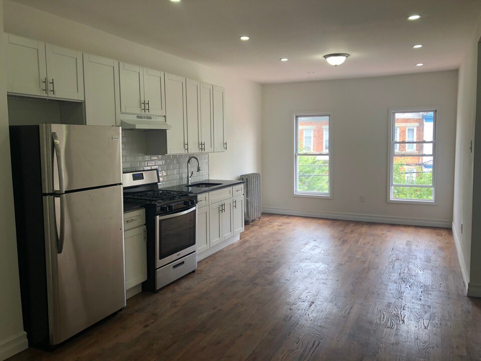 110 Linwood St-Unit -2 in Brooklyn, NY - Building Photo