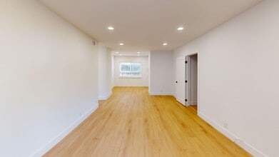 943 N Gardner St in West Hollywood, CA - Building Photo - Interior Photo