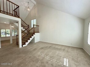 990 Grayrock St in Thousand Oaks, CA - Building Photo - Building Photo
