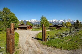 8225 N Spring Gulch Rd in Jackson, WY - Building Photo - Building Photo