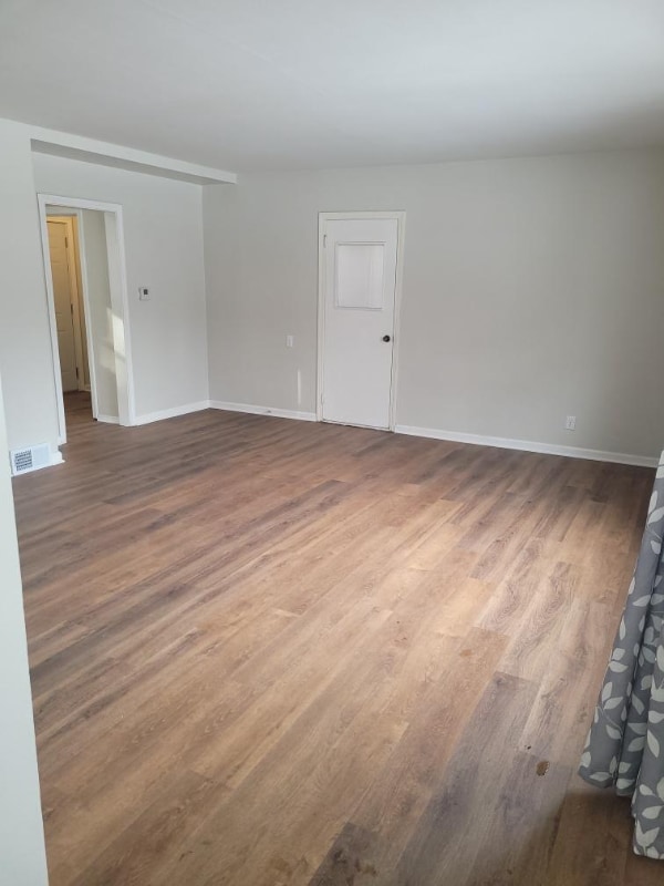 2004 Elmwood St in Rockford, IL - Foto de edificio - Building Photo