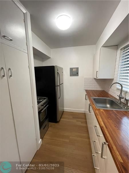 property at 77 Hendricks Isle