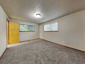 617 S 301st St in Federal Way, WA - Building Photo - Building Photo