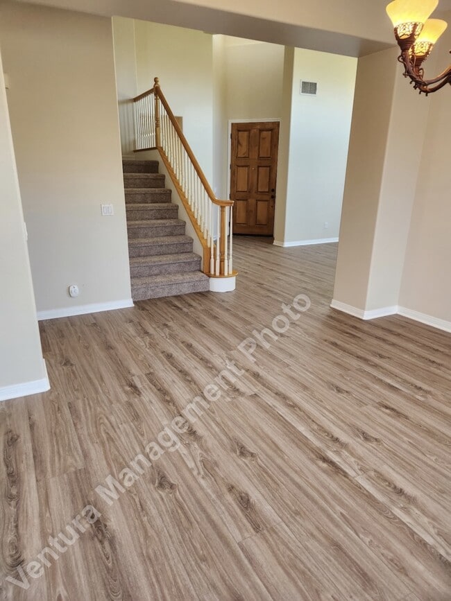 5885 Indian Pointe Dr in Simi Valley, CA - Building Photo - Building Photo