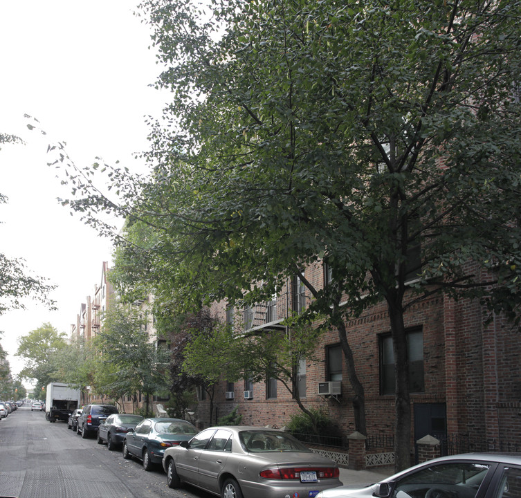 sunnyside apartments in Long Island City, NY - Foto de edificio