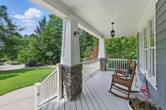 10 Brown Bear in Chapel Hill, NC - Foto de edificio - Building Photo