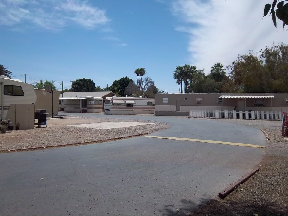 876 S Date Ave in Yuma, AZ - Building Photo