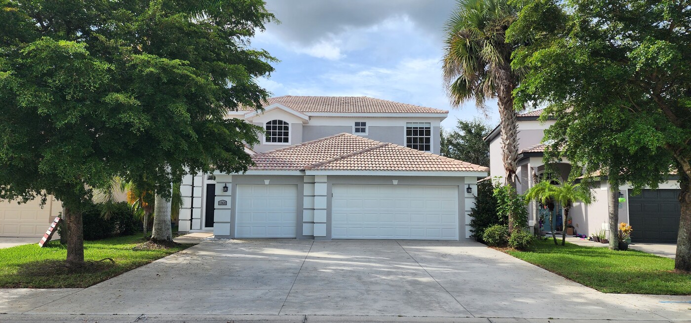 12620 Ivory Stone Loop in Ft. Myers, FL - Building Photo