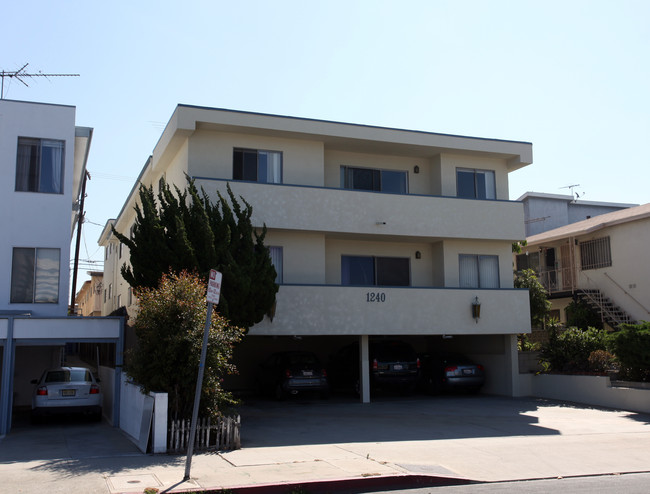 1240 S Saltair Ave in Los Angeles, CA - Building Photo - Building Photo