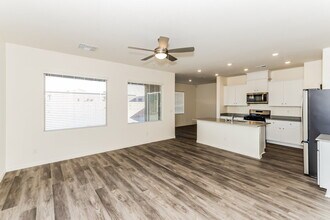 1652 Desert Path Ave in North Las Vegas, NV - Building Photo - Building Photo