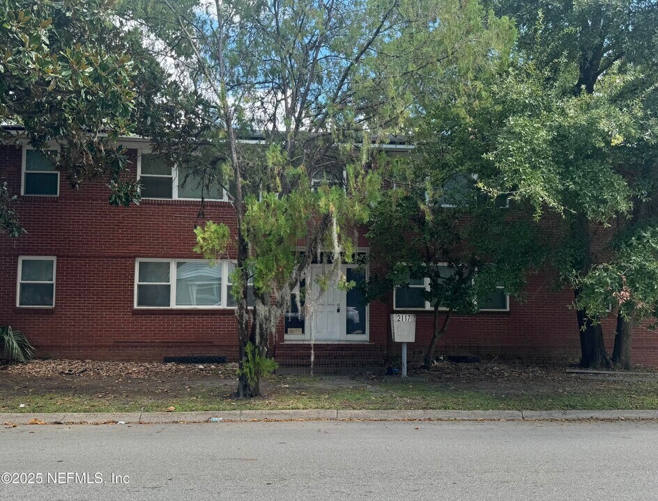 2117 Spring Park Rd in Jacksonville, FL - Building Photo