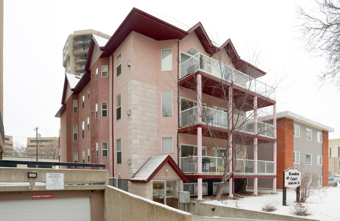 10145 114th St NW in Edmonton, AB - Building Photo