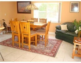 5273 NW 113th Ave in Doral, FL - Building Photo - Building Photo