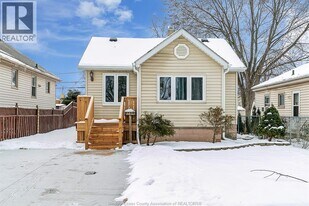 687 Stanley St in Windsor, ON - Building Photo
