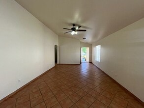 5021 Lunetto Ave in Las Vegas, NV - Building Photo - Building Photo