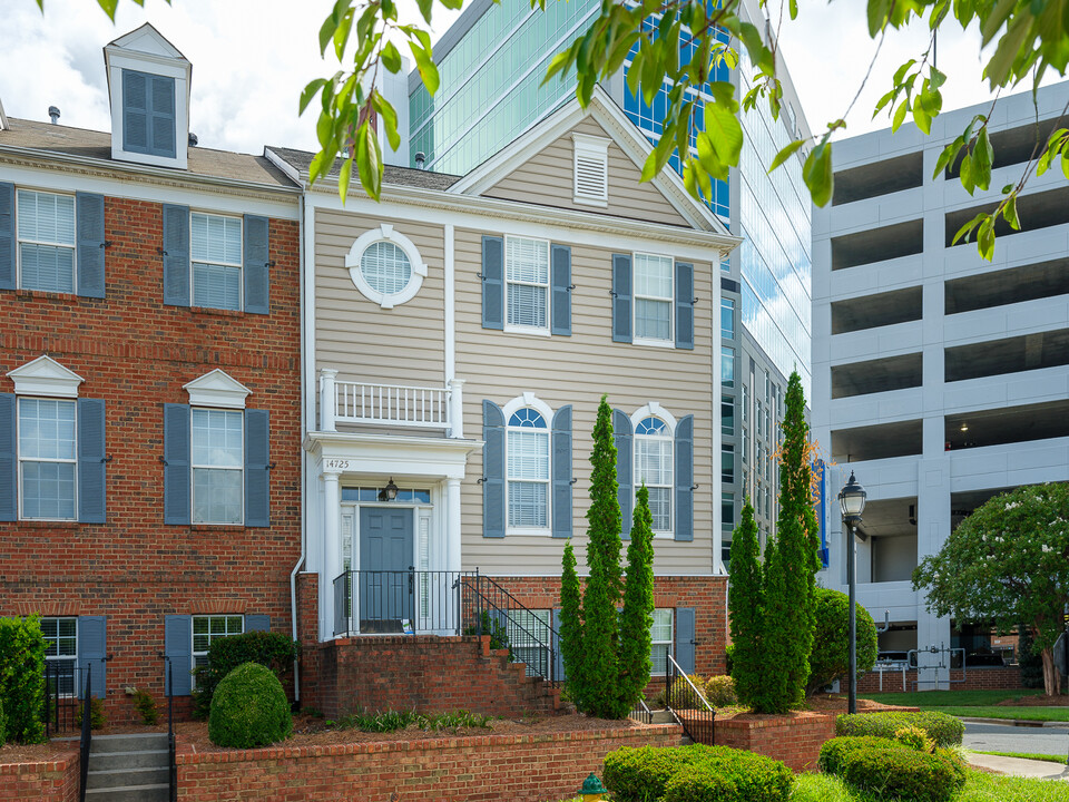 14725 Ballantyne Village Way in Charlotte, NC - Building Photo