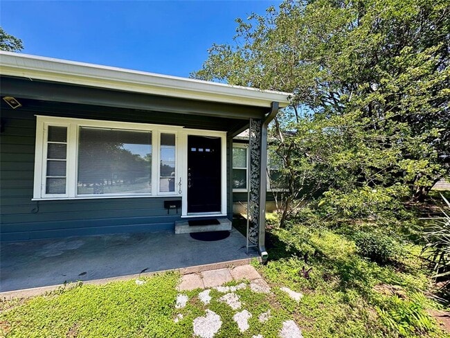 property at 1610 Wilshire Blvd