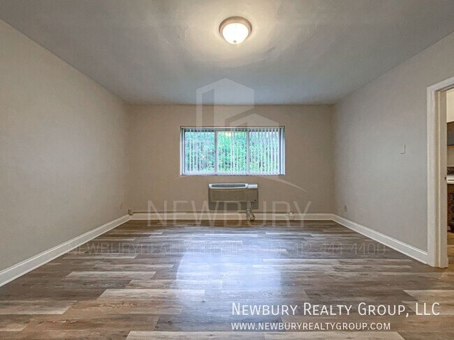 319 San Juan Dr in McKeesport, PA - Building Photo - Building Photo