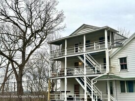 6140 NY-9G in Hudson, NY - Building Photo