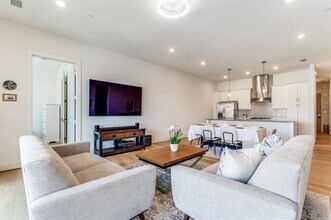 15875 Spectrum Dr in Addison, TX - Building Photo - Building Photo