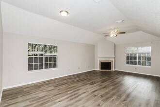 16907 Dusty Mill Dr E in Sugar Land, TX - Building Photo - Building Photo