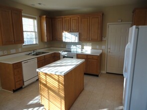 509 Crystal Hill Ct in McLeansville, NC - Building Photo - Building Photo