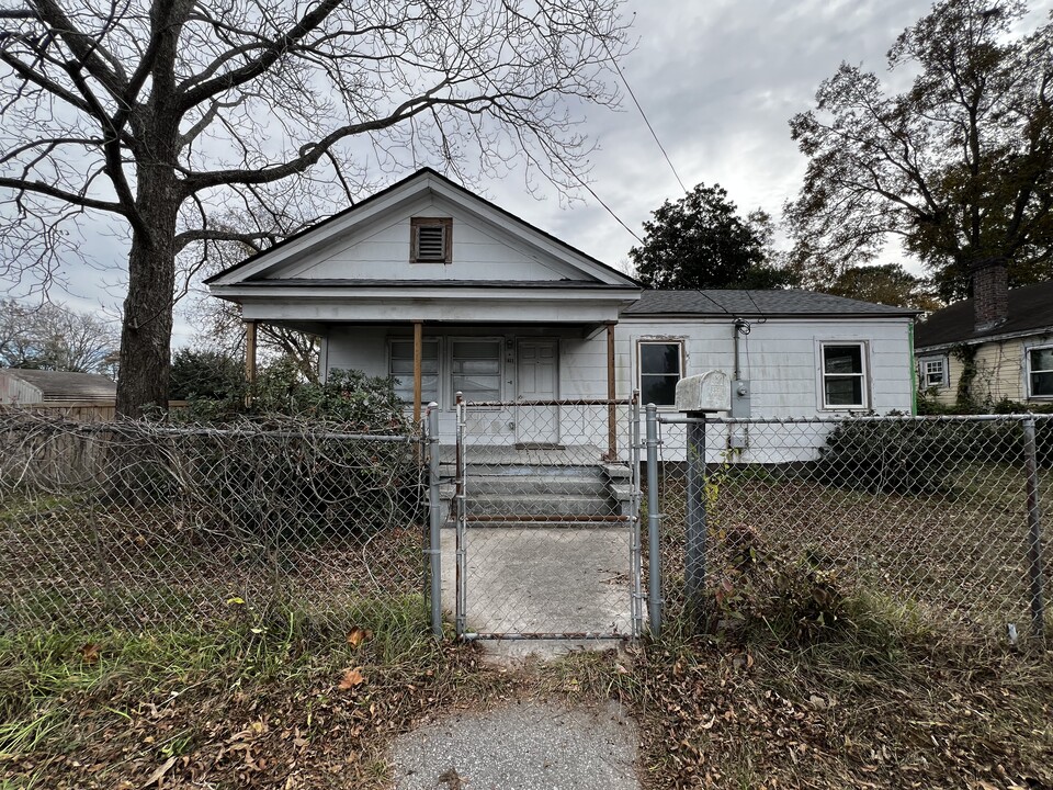 1903 Hampton Ave in North Charleston, SC - Foto de edificio