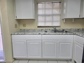 4007 Ashford Green Pl in Tampa, FL - Foto de edificio - Building Photo