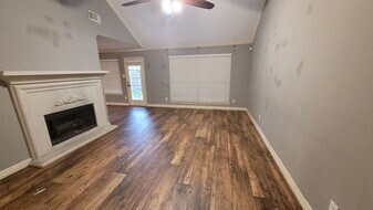 13307 Lynnville Dr in Houston, TX - Building Photo