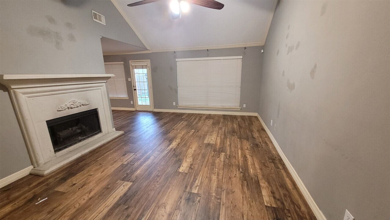 13307 Lynnville Dr in Houston, TX - Building Photo
