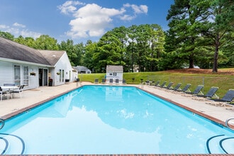 Hunters Run Apartment Homes in Raleigh, NC - Foto de edificio - Building Photo