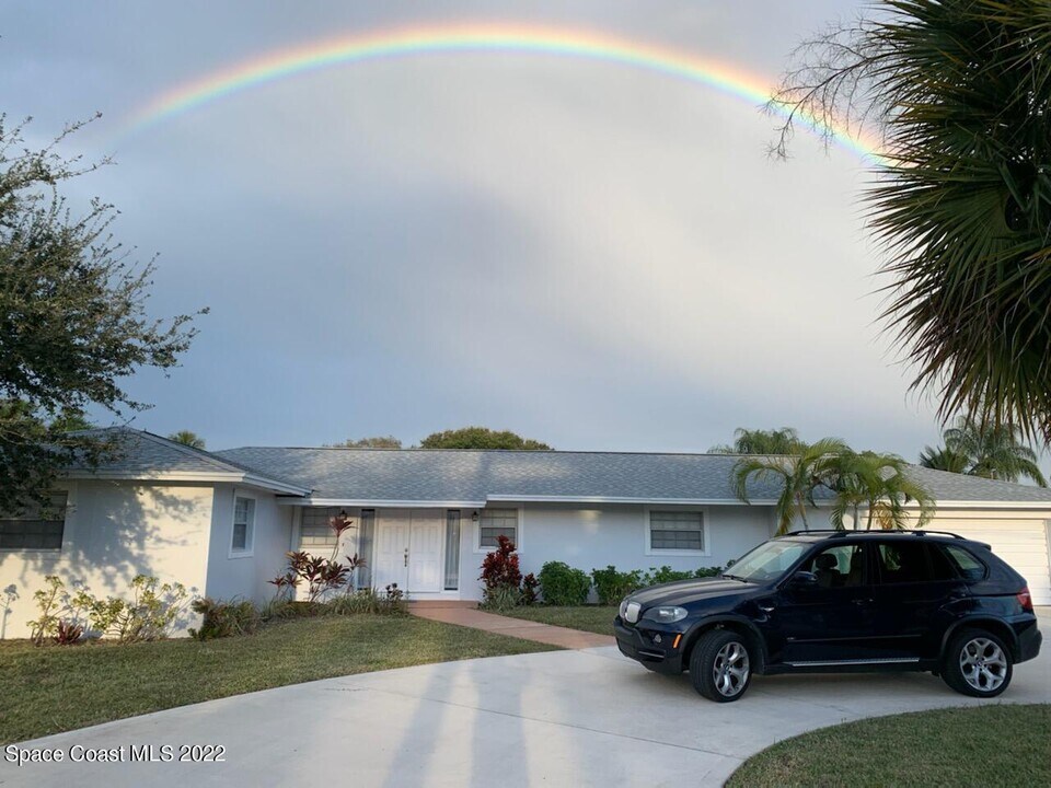 9 W Point Dr in Cocoa Beach, FL - Building Photo