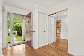 41 Rambling Brook Rd in Chappaqua, NY - Foto de edificio - Building Photo
