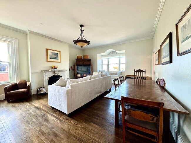 4 Monument Sq, Unit 6 in Boston, MA - Foto de edificio - Building Photo