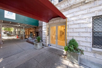 126 W 73rd St in New York, NY - Building Photo - Building Photo