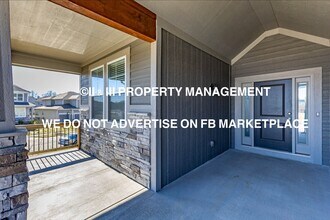 12566 S Canyon Dr in Olathe, KS - Foto de edificio - Building Photo