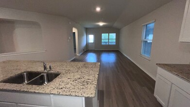 9422 Cord Grass in San Antonio, TX - Building Photo - Building Photo