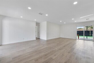 2416 NW 98th Ln in Coral Springs, FL - Building Photo - Building Photo