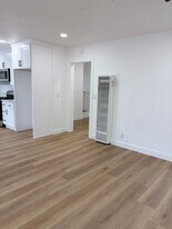 8223 Main St in Los Angeles, CA - Building Photo