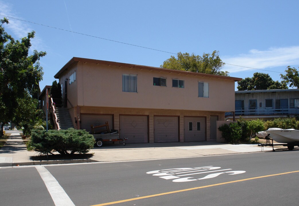 812-818 Olive Ave in Coronado, CA - Building Photo