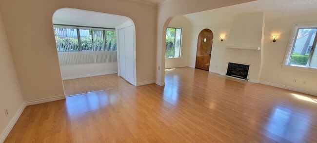 567 South St, Unit 1-1101 in Glendale, CA - Foto de edificio - Building Photo