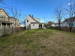 98 W Spring St in Avon, MA - Building Photo - Building Photo