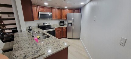 10241 NW 9th St Cir in Miami, FL - Building Photo - Building Photo