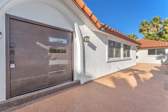 2868 Vista Del Sol Ave in Las Vegas, NV - Building Photo - Building Photo