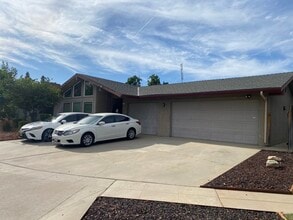 3136 W Austin Way, Unit 102 in Fresno, CA - Building Photo - Building Photo