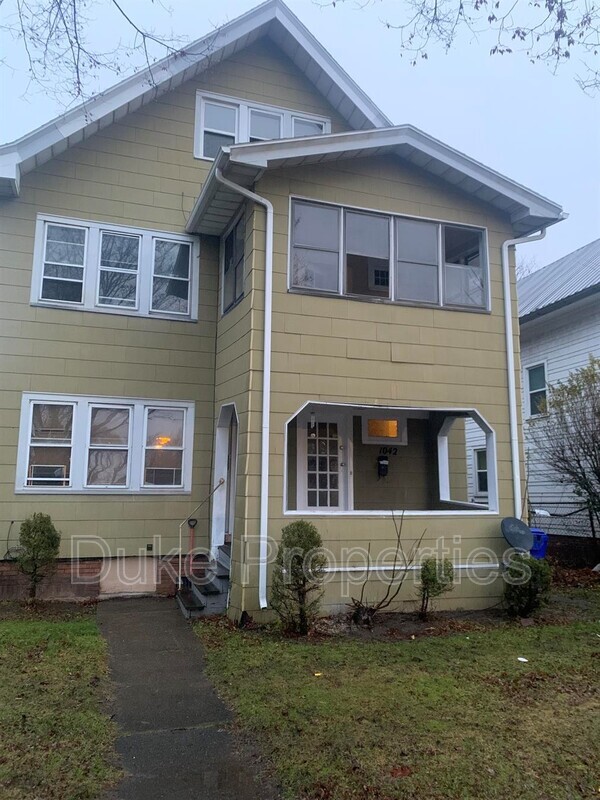 1042 Bay St