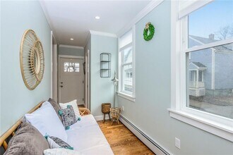 21 Bayview Ave in Newport, RI - Building Photo - Building Photo