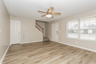 1711 Luton Dr in La Vergne, TN - Building Photo - Building Photo