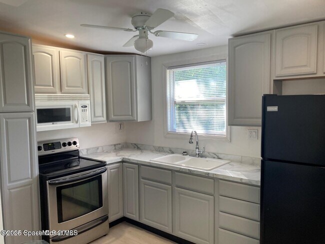 659 Newfound Harbor Dr in Merritt Island, FL - Building Photo - Building Photo